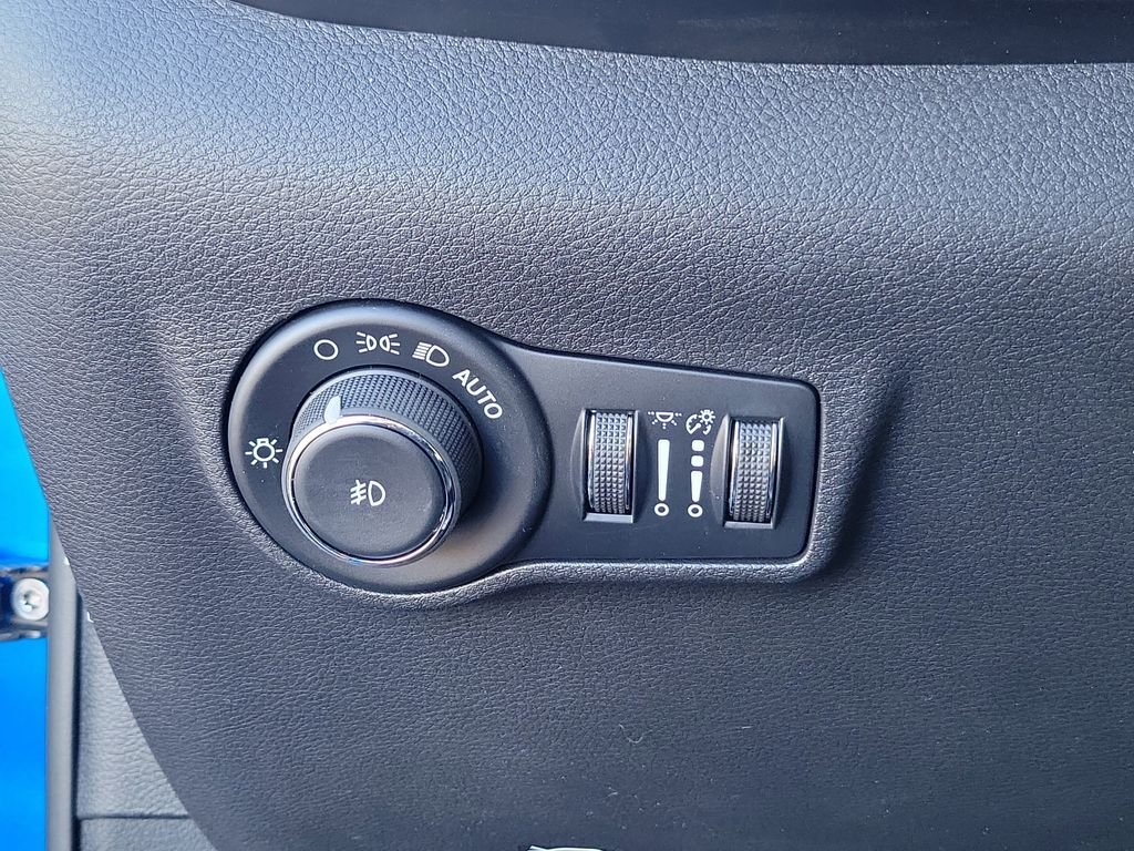 New 2026 Hydro Blue Pearlcoat Jeep Latitude image 20