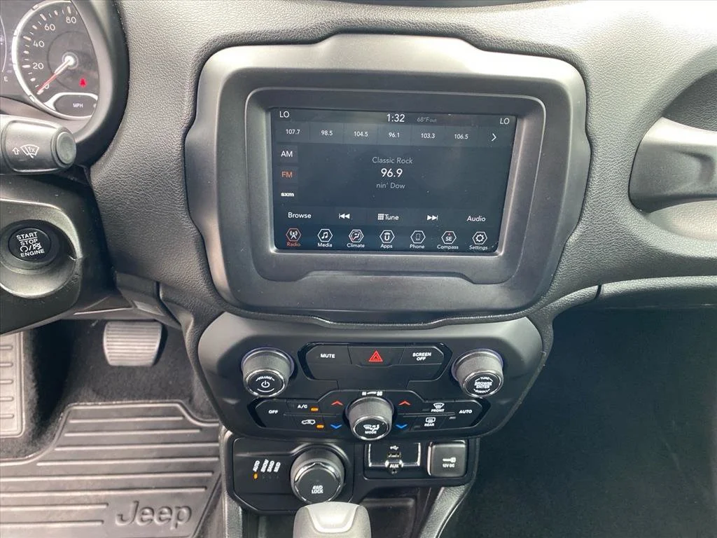 Used 2018 Black Jeep Latitude image 11