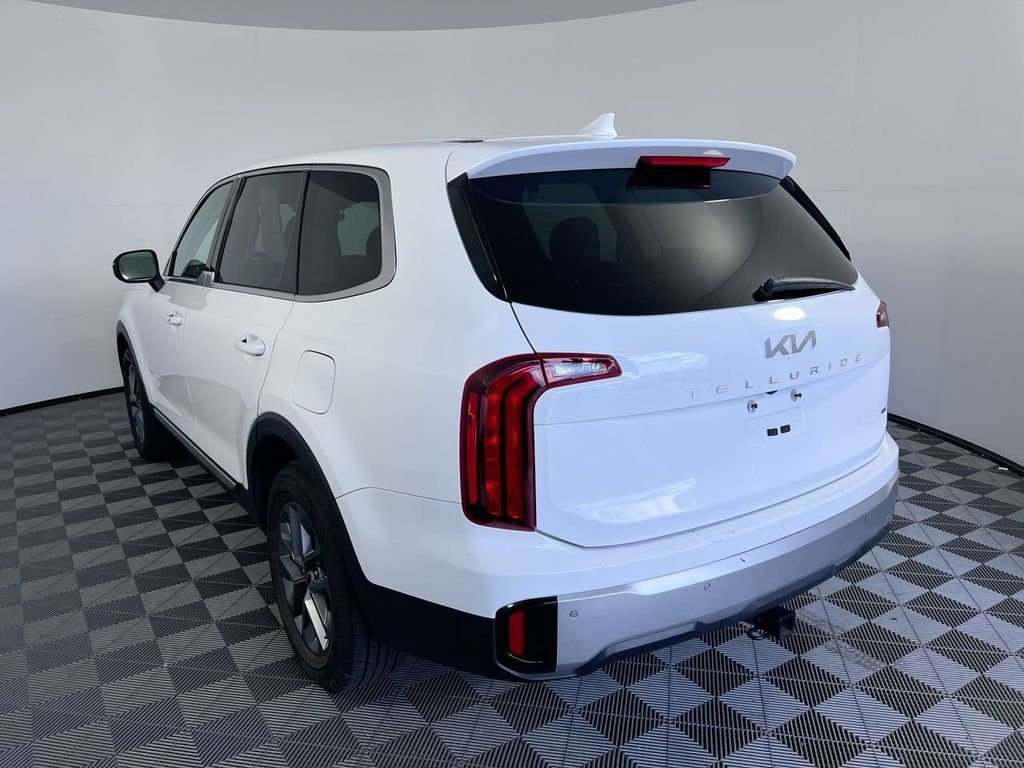 Used 2023 White Kia LX image 5
