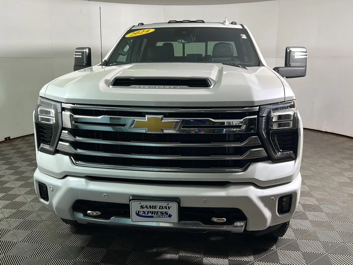 Used 2024 Iridescent Pearl Tricoat Chevrolet High Country image 11