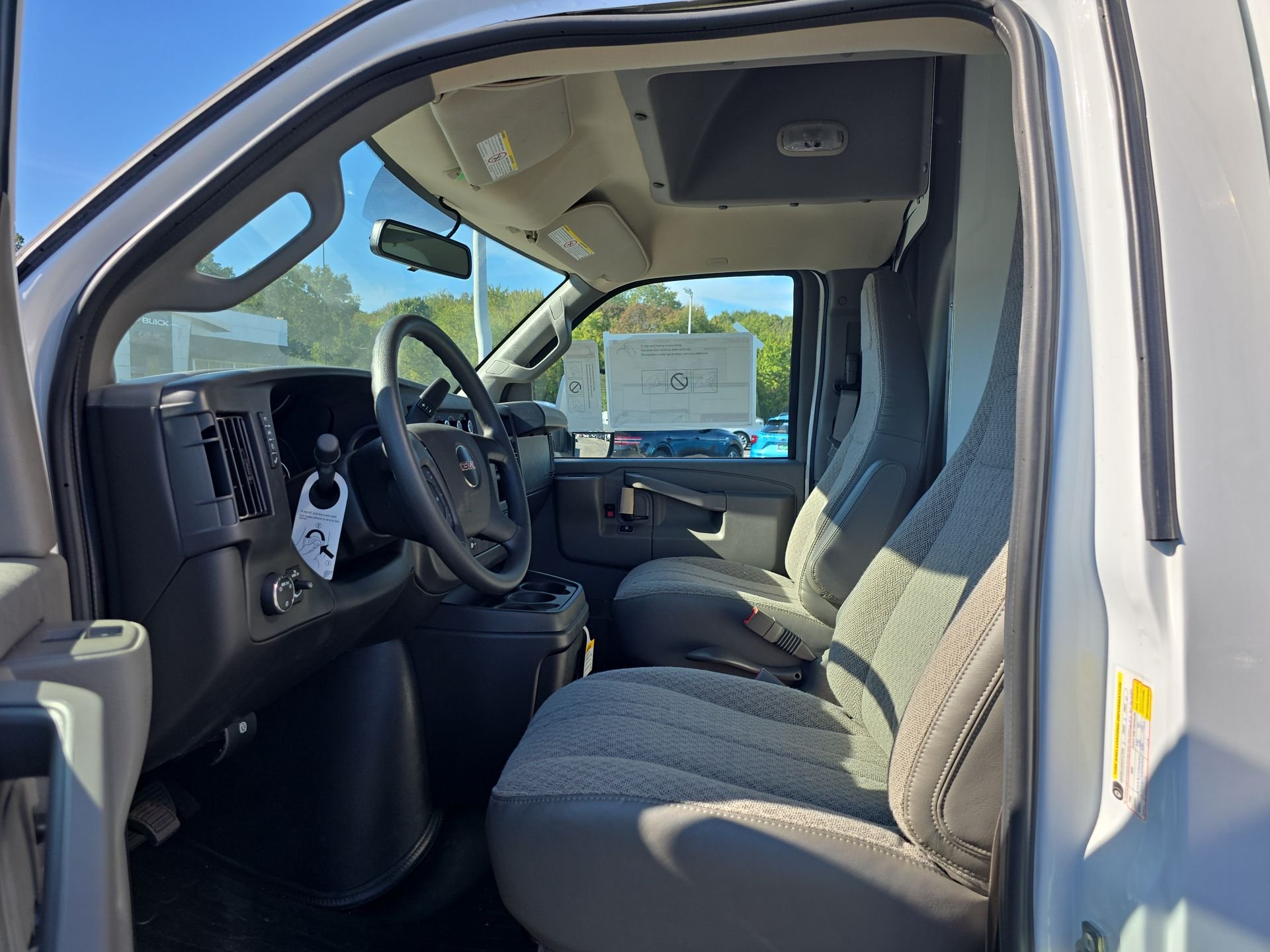 New 2025 Summit White GMC 1WT image 39