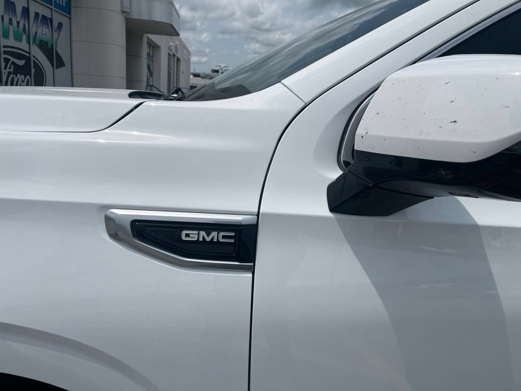 Used 2024 Summit White GMC Denali image 3