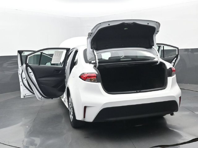 Used 2025 Ice Cap Toyota LE image 35