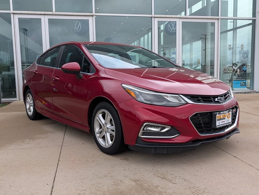 Used 2018 Chevrolet Cruze LT with VIN 1G1BE5SMXJ7162050 for sale in Crystal Lake, IL