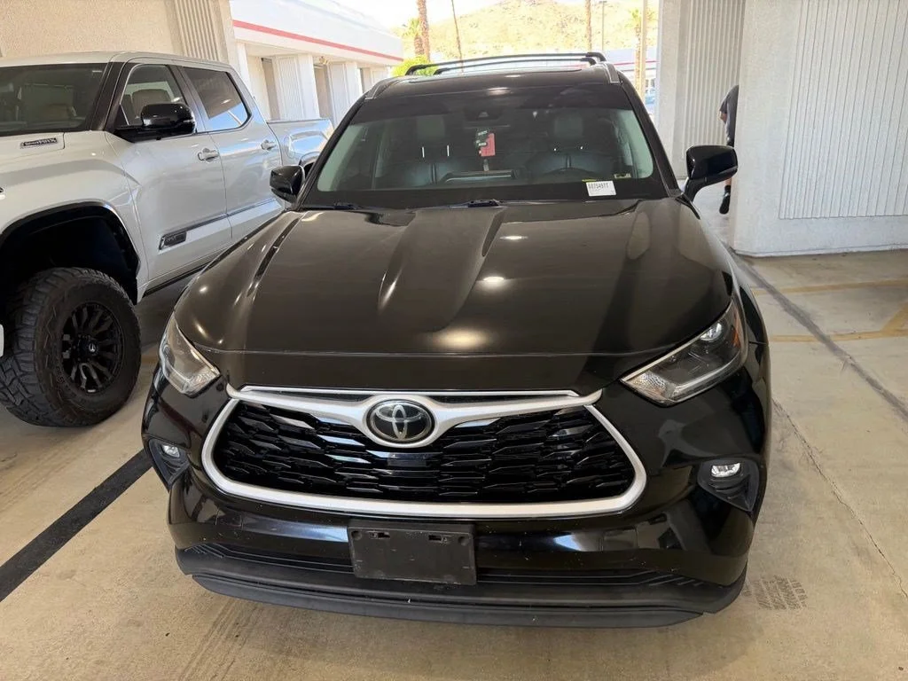 Used 2021 Midnight Black Metallic Toyota XLE image 5