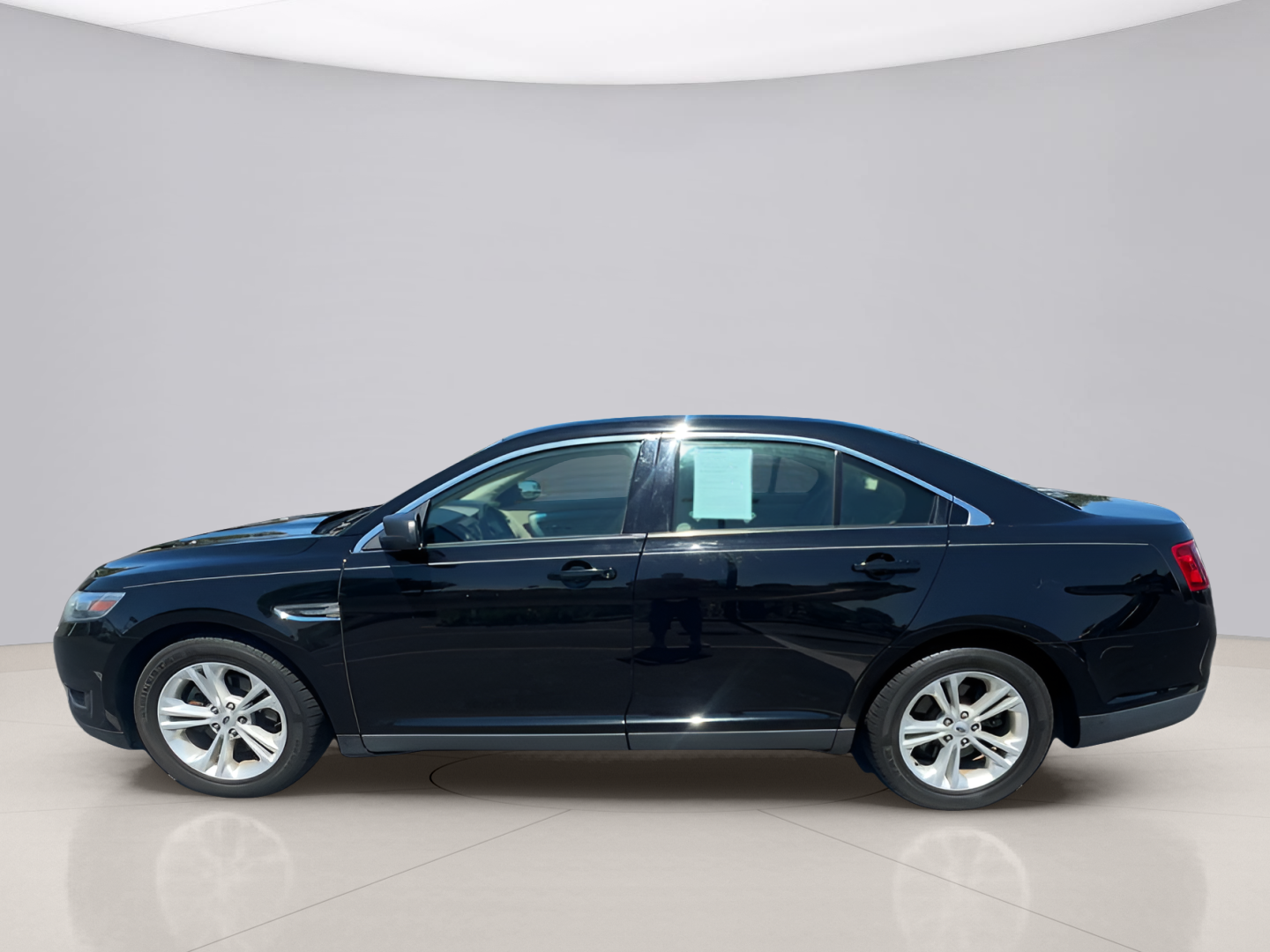 2017 Ford Taurus SE photo 4