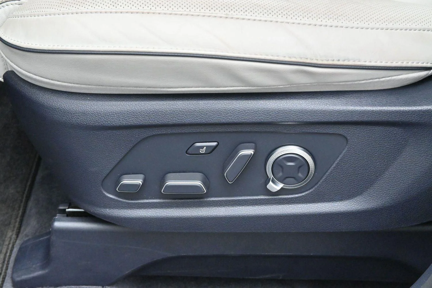 Used 2024 Hyper White Hyundai Calligraphy image 16