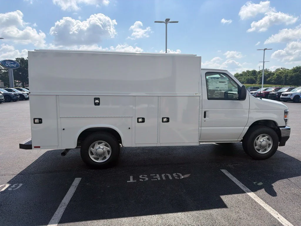 New 2027 Oxford White Ford E-350 SRW image 6