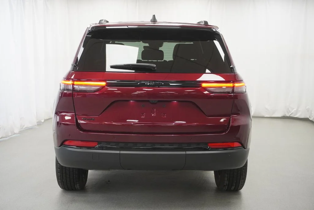 Used 2025 Red Jeep Altitude X image 10
