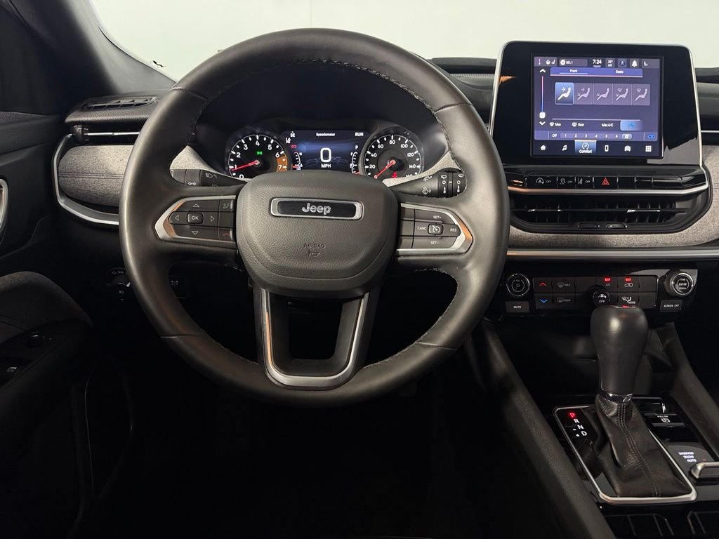 Used 2025 White Jeep Latitude image 13