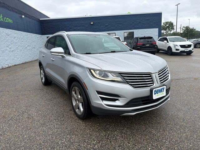 Used 2017 Ingot Silver Lincoln Premiere image 7