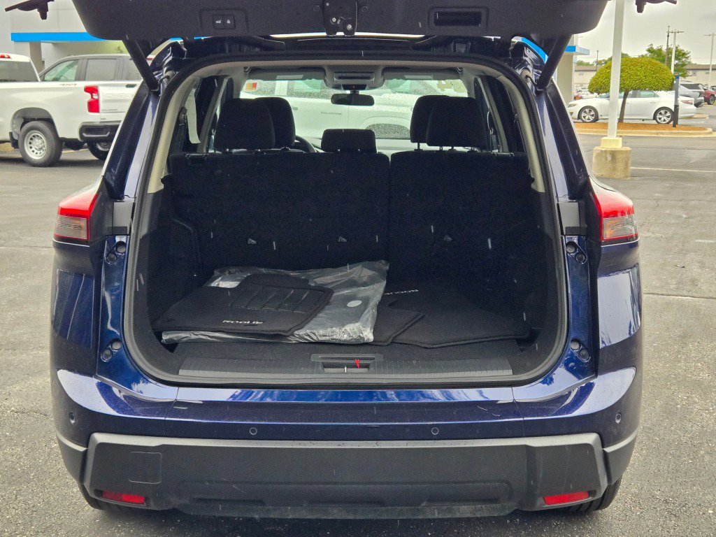 2024 Nissan Rogue SV - Photo 13