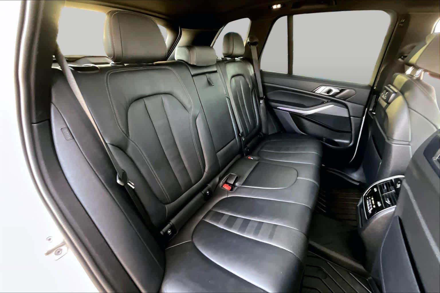 Used 2022 Alpine White BMW sDrive40i image 20