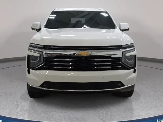 Used 2025 White Chevrolet LT image 3