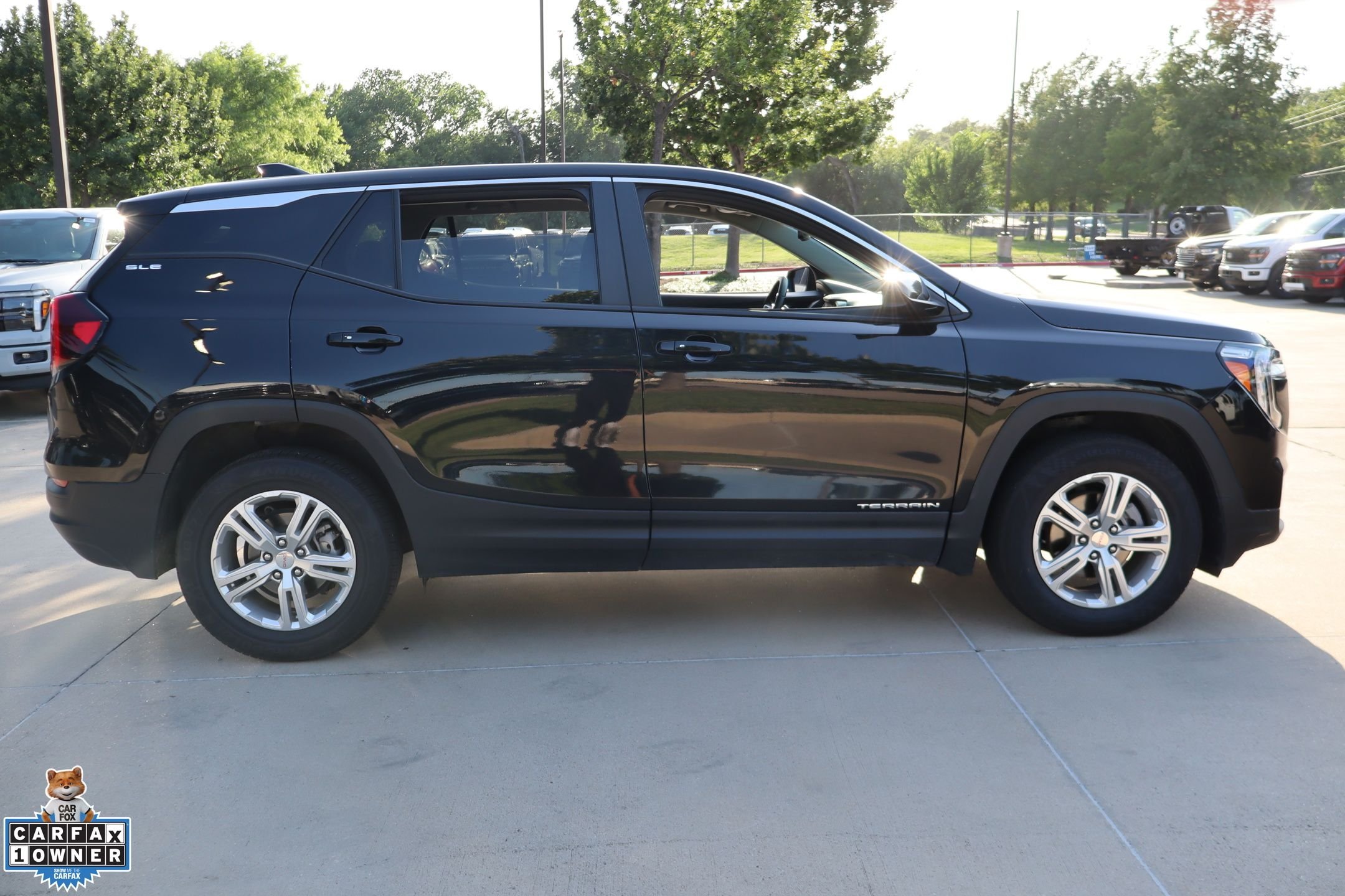 Used 2024 Ebony Twilight Metallic GMC SLE image 2