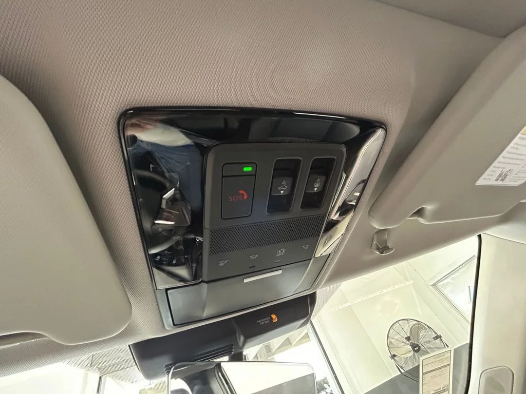 New 2026 Gray Mitsubishi SEL image 32