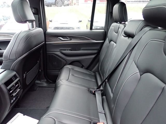 New 2025 Bright White Clear-Coat Exterior Paint Jeep Limited image 13