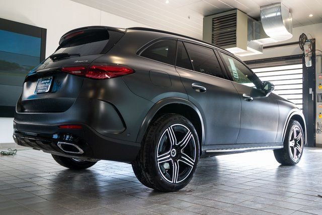 New 2026 MANUFAKTUR exclusive graphite grey magno Mercedes-Benz GLC 300 image 40