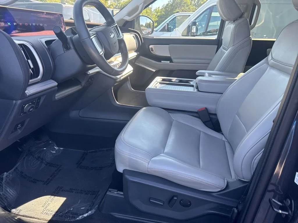Used 2025 Gray Ford Active image 3