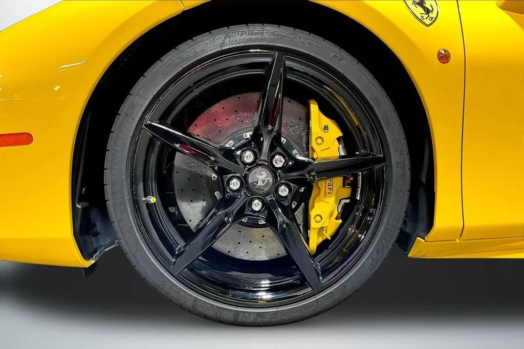 Used 2018 Giallo Modena Ferrari  image 28