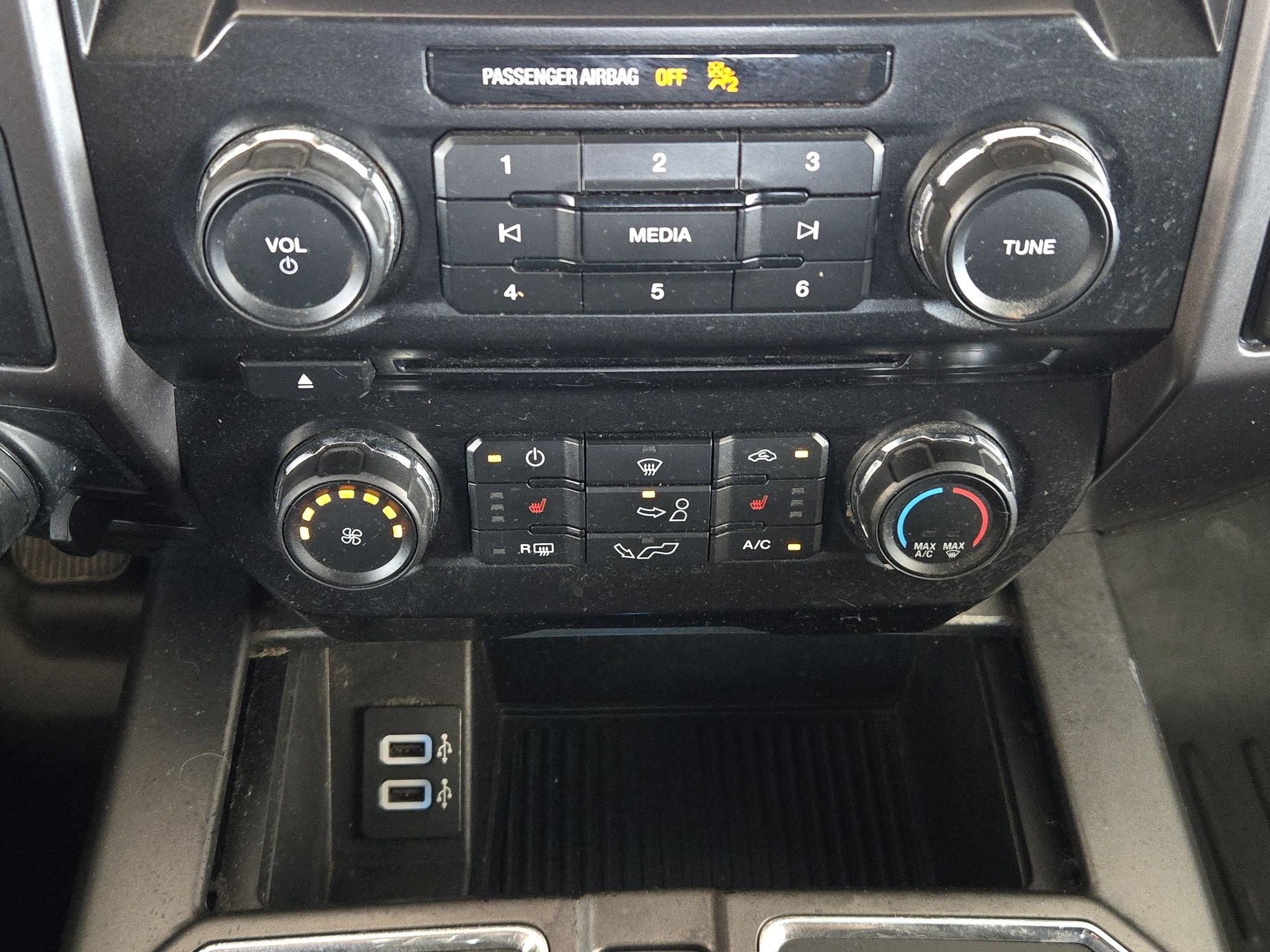 Used 2017 Shadow Black Ford XLT image 18
