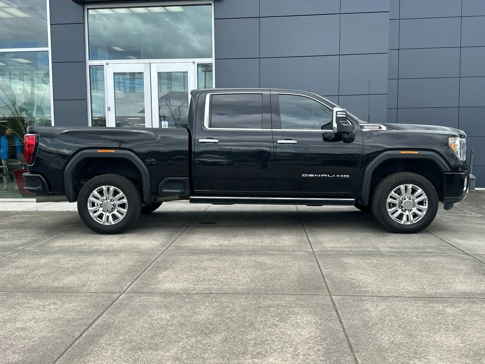 Used 2022 Ebony Twilight Metallic GMC Denali image 2