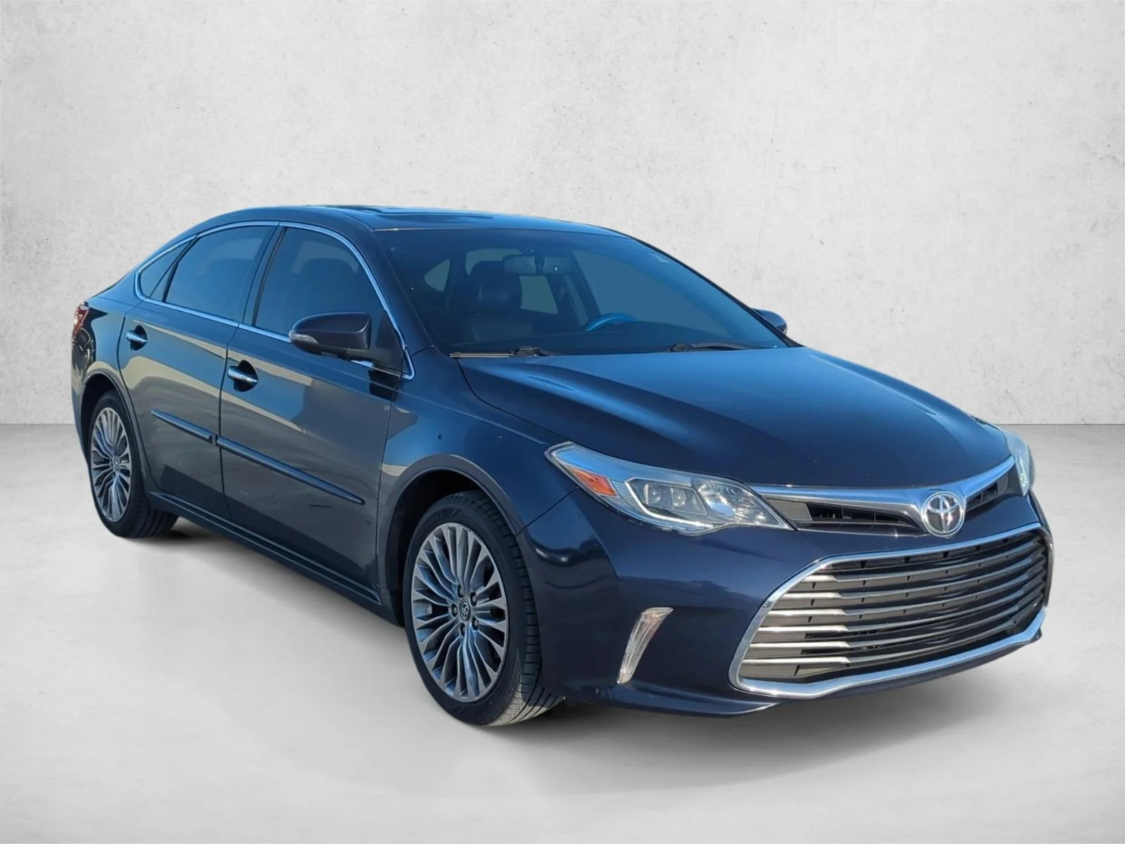 Used 2016 Parisian Night Pearl Toyota Limited image 4