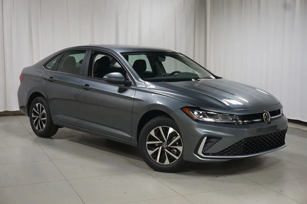 New 2026 Platinum Gray Volkswagen 1.5T S image 3