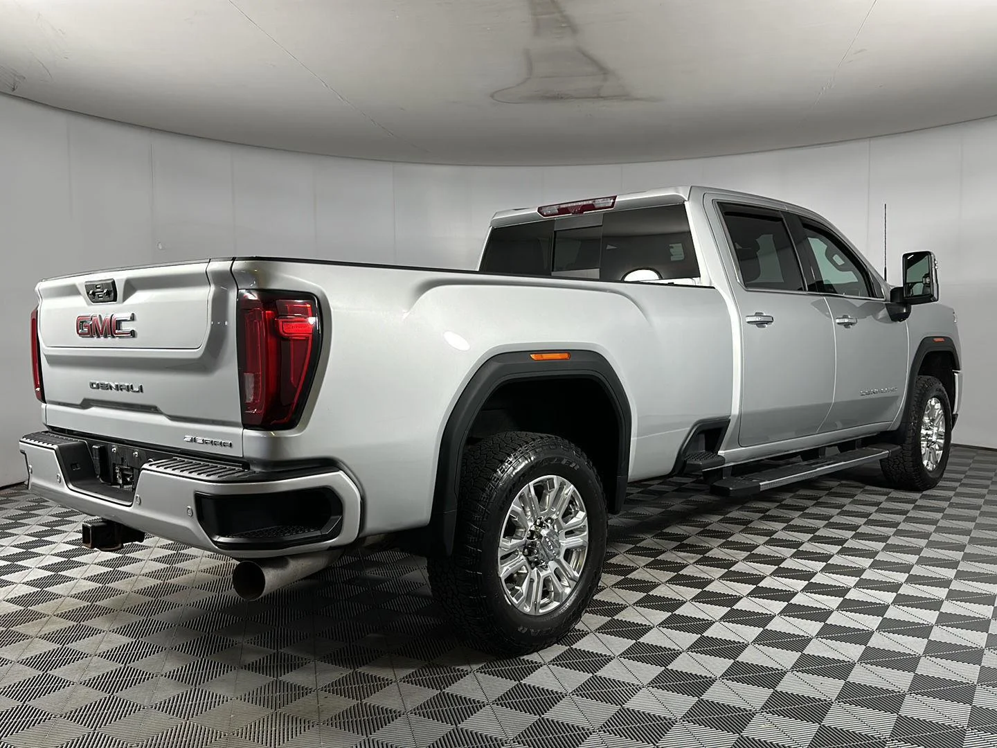 Used 2022 Quicksilver Metallic GMC Denali image 28