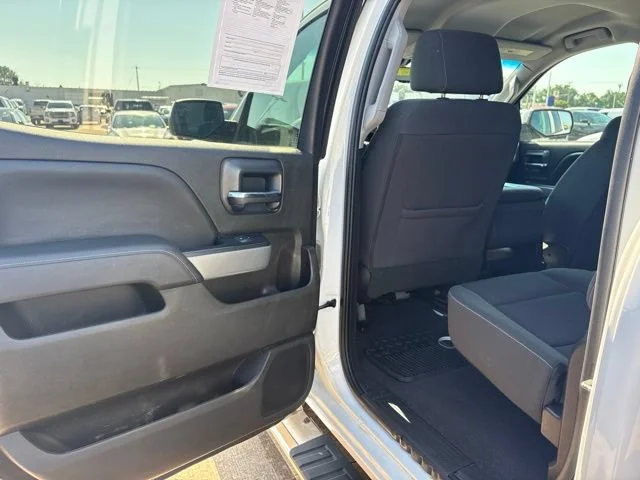 Used 2018 SUMMIT WHITE Chevrolet LT image 17
