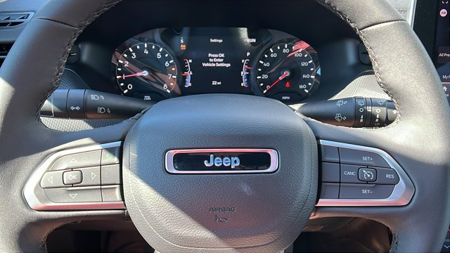 New 2026 Bright White Clearcoat Jeep Latitude Altitude image 28