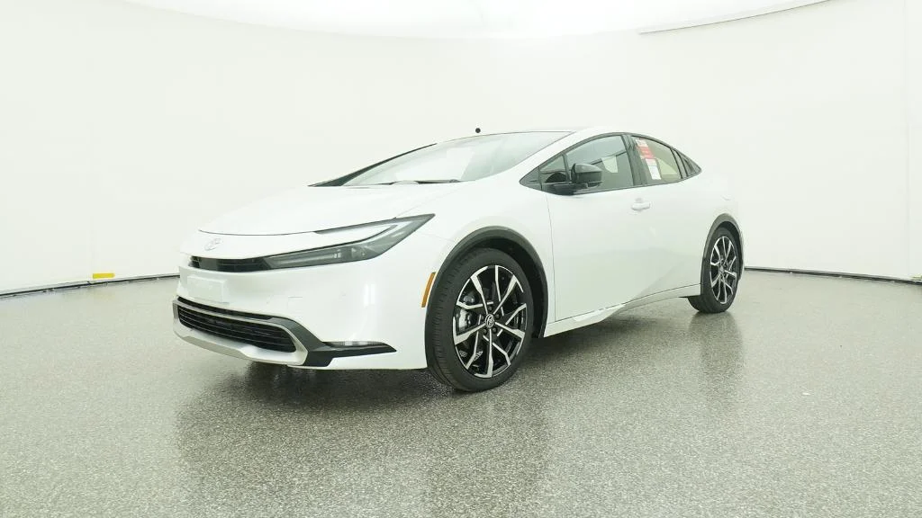 New 2026 Wind Chill Pearl Toyota XSE Premium image 32