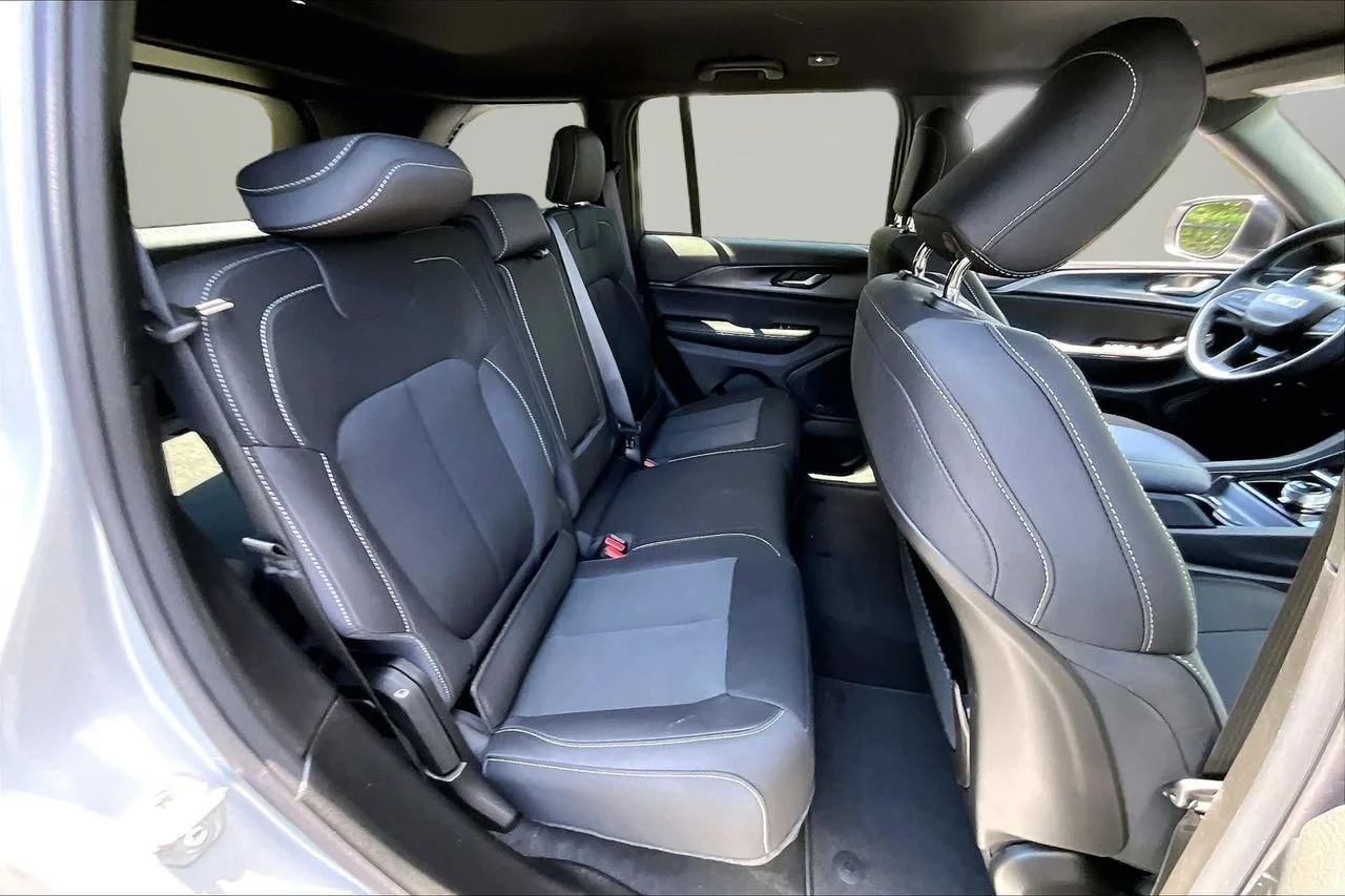 New 2026 Silver Zynith Jeep Laredo image 17