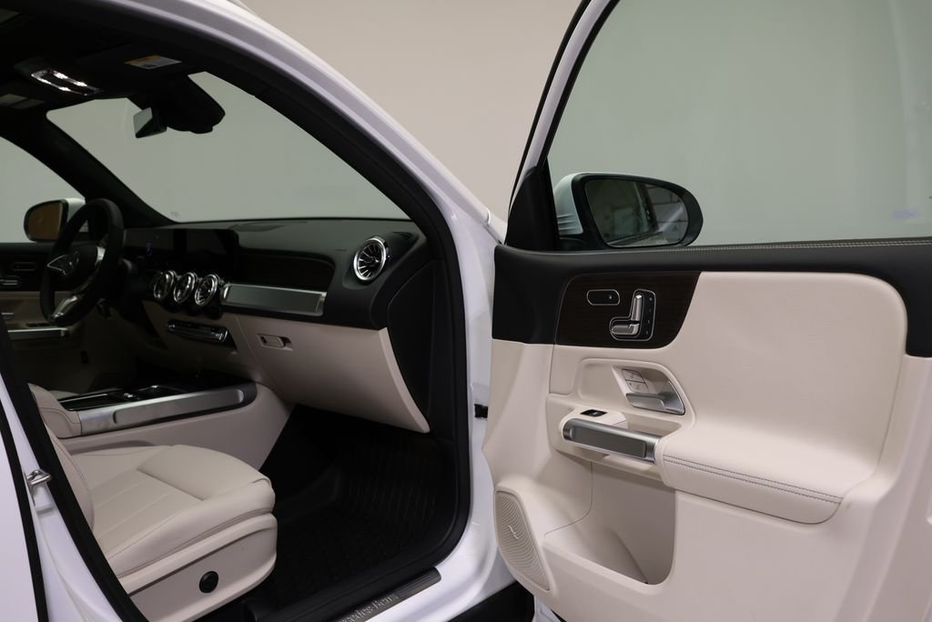Used 2026 Night Black Mercedes-Benz GLB 250 image 48