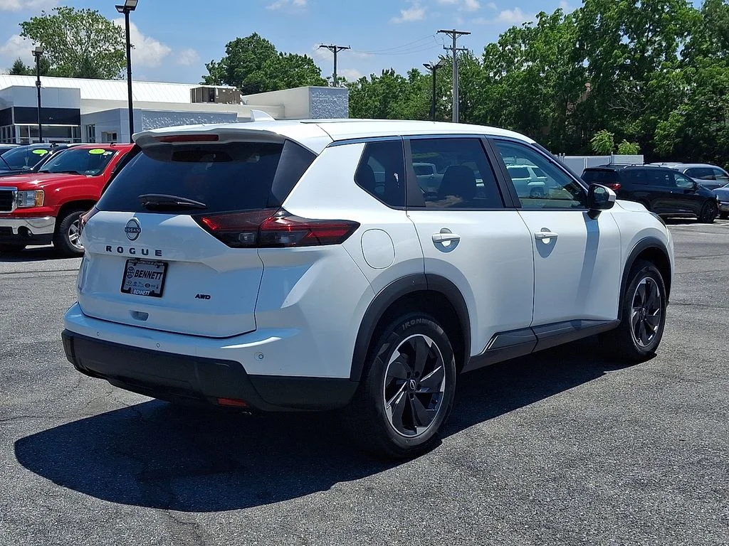 Used 2025 White Nissan SV image 6