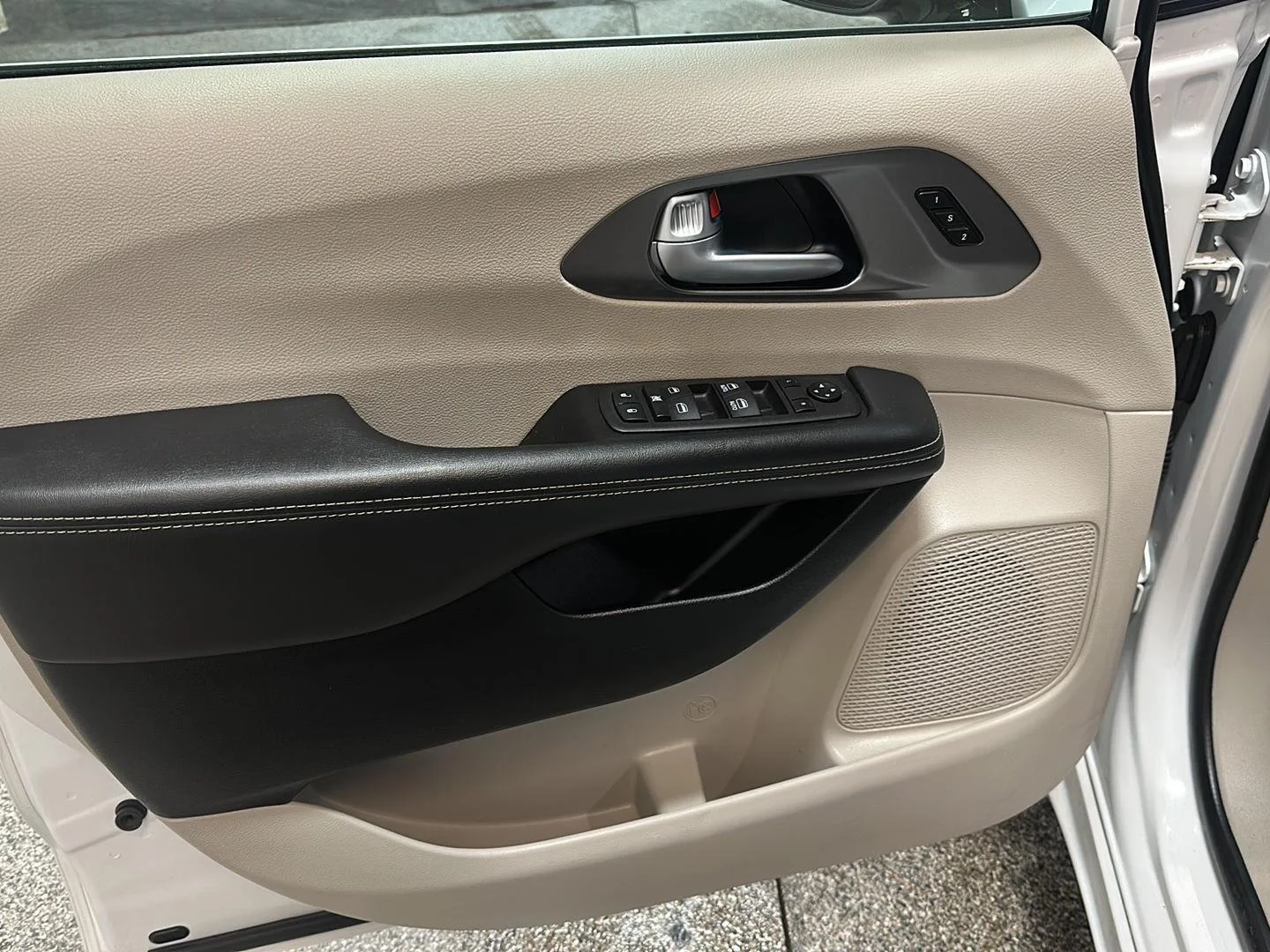 Used 2024 Bright White Clearcoat Chrysler Touring L image 17