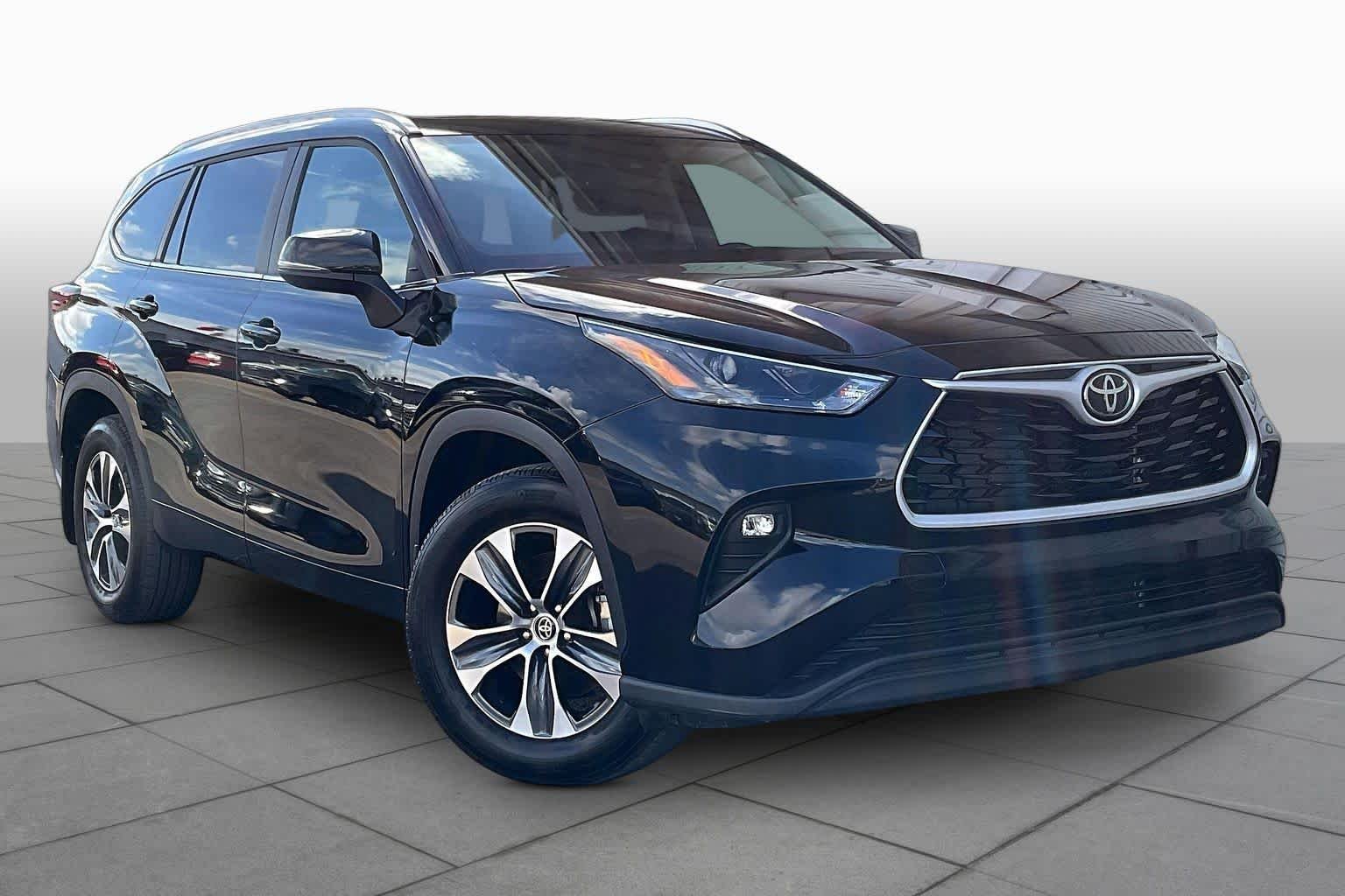 Used 2026 Midnight Black Metallic Toyota XLE image 3