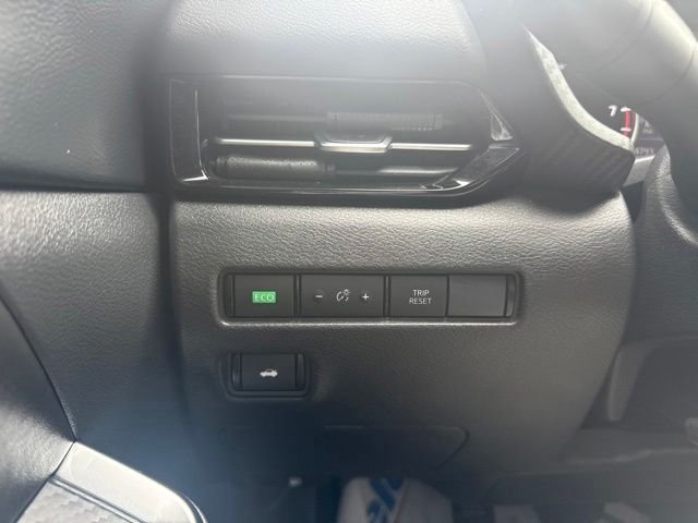 Used 2023 White Nissan SR image 28