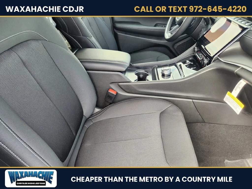New 2027 Bright White Clear-Coat Paint Jeep Laredo image 11