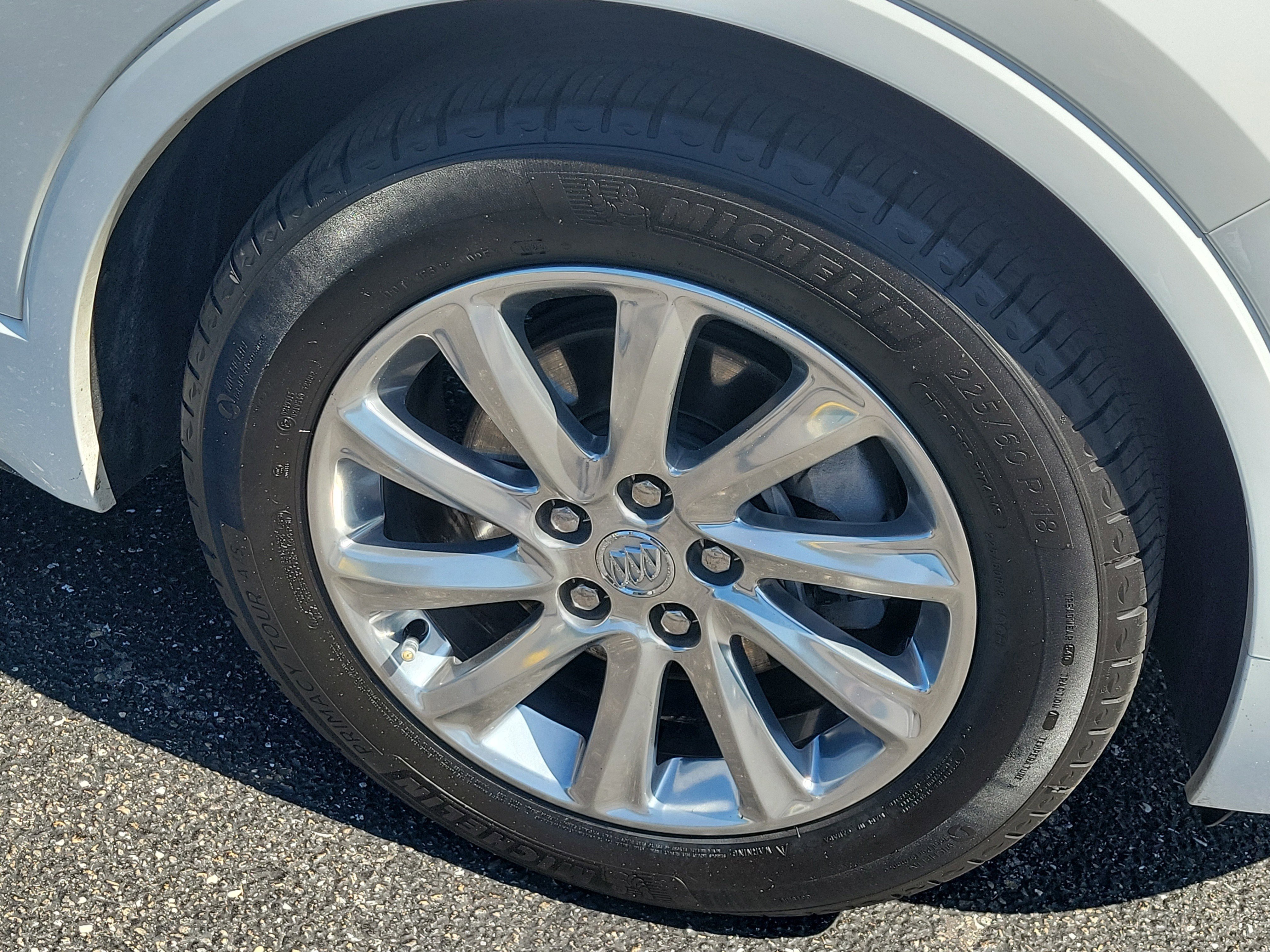 Used 2019 Summit White Buick Essence image 7