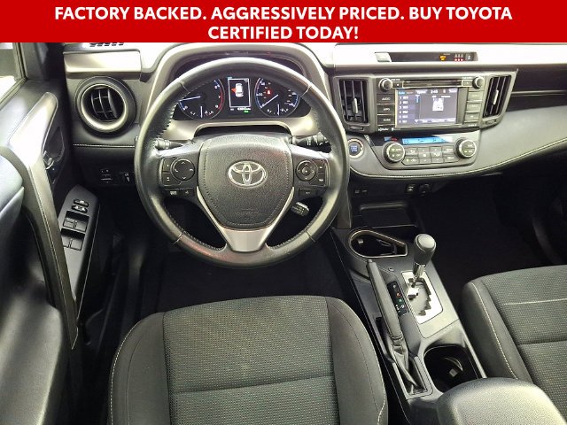 Used 2018 Silver Toyota XLE image 13