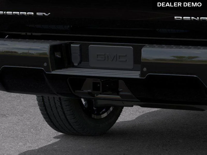 Used 2025  GMC Denali image 14