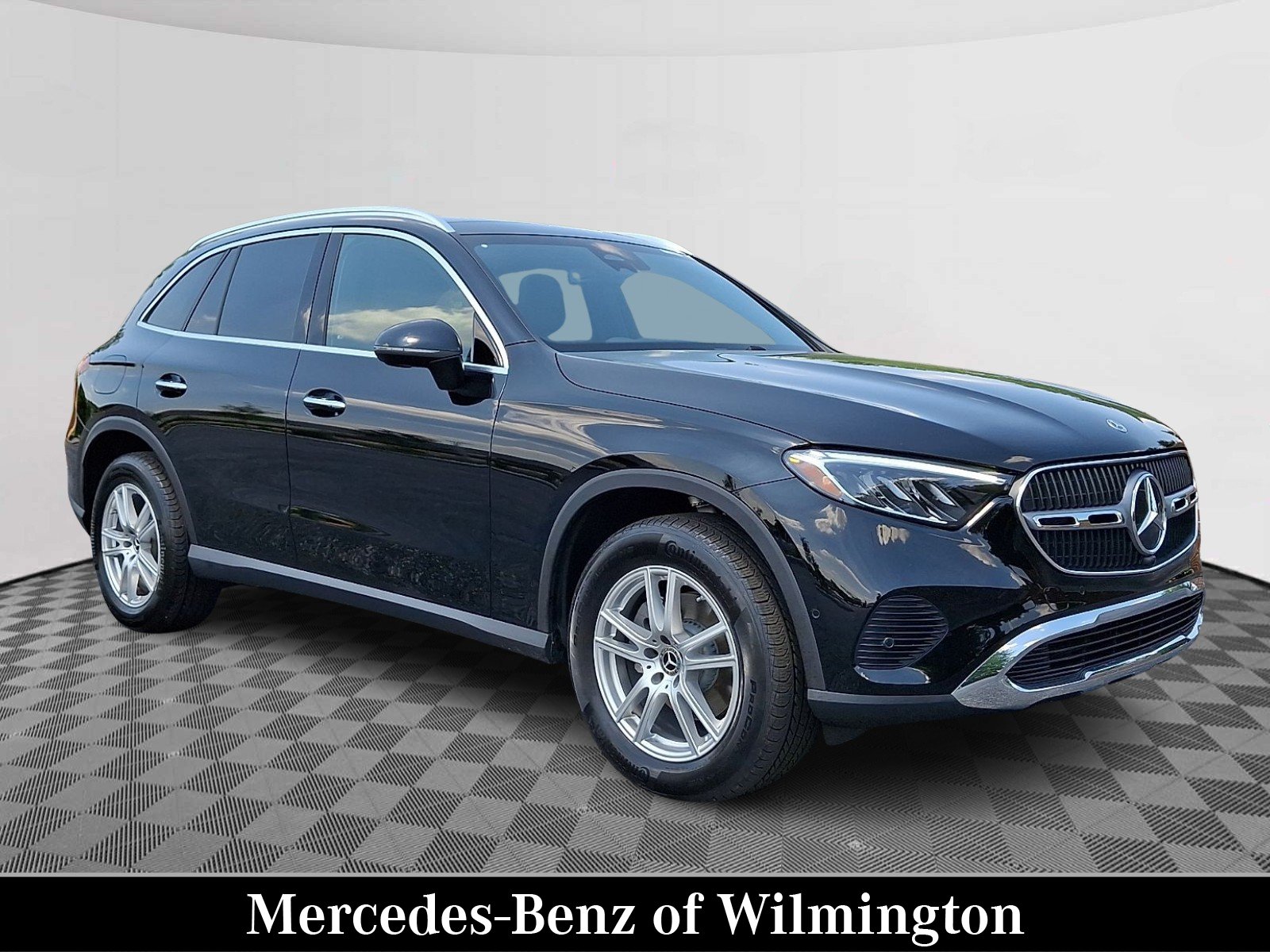 New 2025 Black Mercedes-Benz GLC 300 image 1