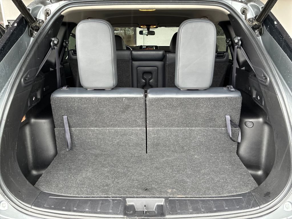 Used 2024 Silver Mitsubishi SE image 29