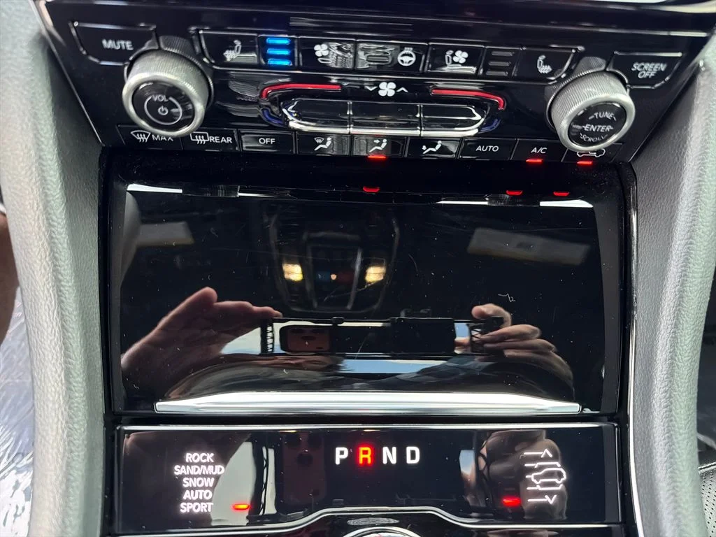 2023 Jeep Grand Cherokee Overland 4xe - Photo 29