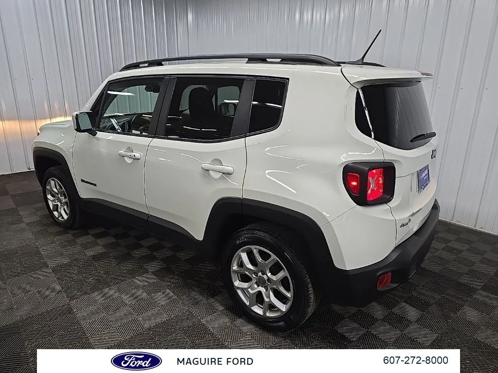 Used 2017 White Jeep Latitude image 11