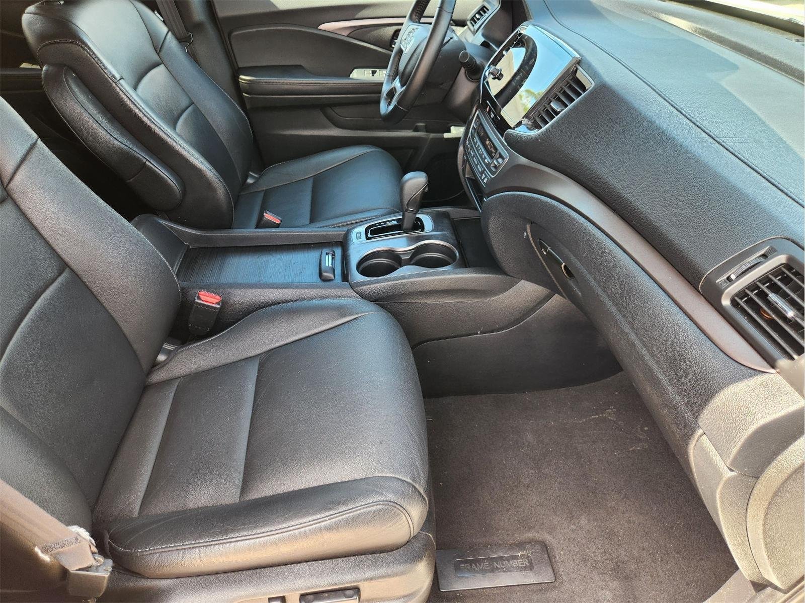 2020 Honda Pilot photo 14 of 33