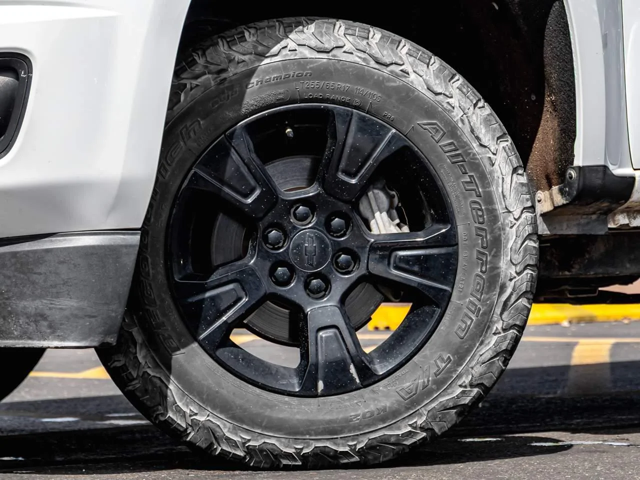 Certified Used 2019 SUMMIT WHITE Chevrolet 4WD Z71 image 6