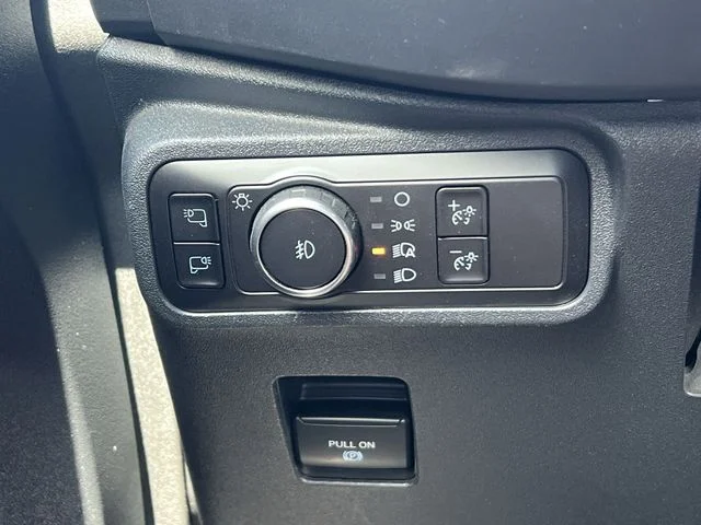 Used 2025 White Ford Outer Banks image 31