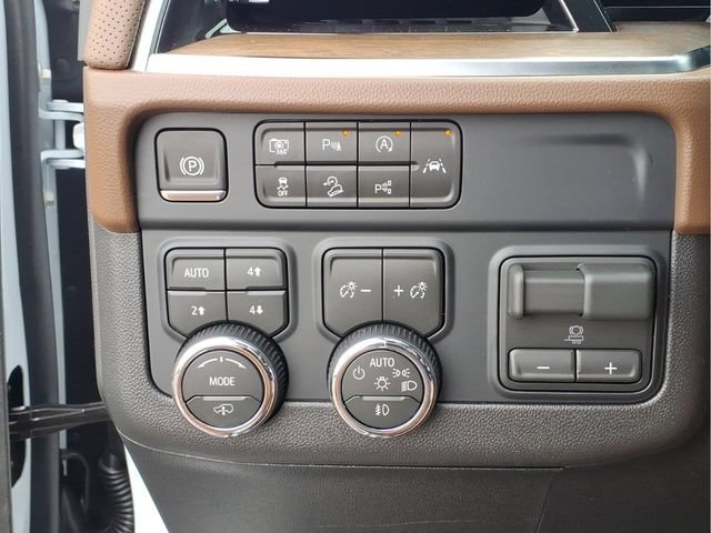 New 2026 Polar White Tricoat Chevrolet High Country image 12
